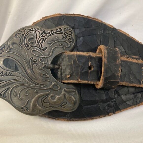 Diesel distressed leather belt. - Picture 2 of 5